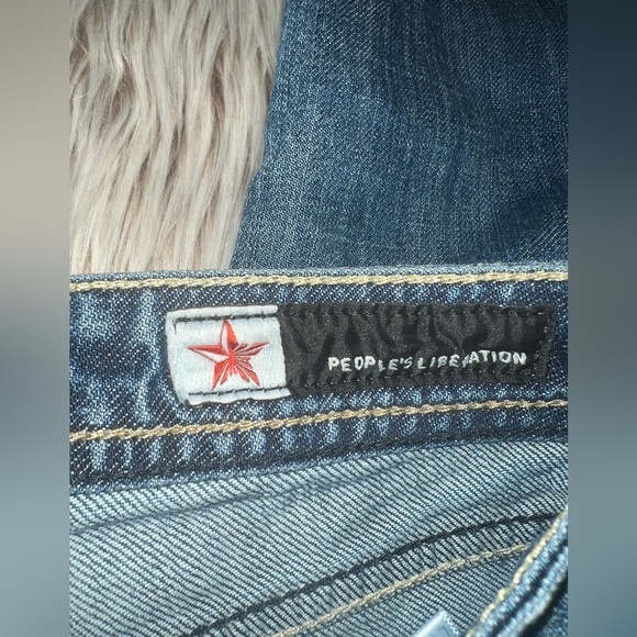People’s liberation women’s distressed blue jeans capris - Picture 11 of 12